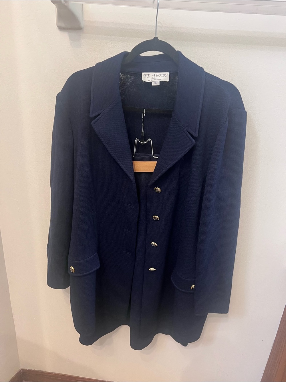 St. John Navy Knit Gold-Button Size 16 Suit